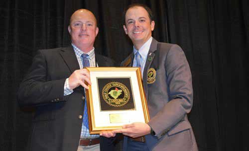 Outgoing president Brian Stiehler, CGCS, MG receives a plaque to mark his service from new president Billy Bagwell.