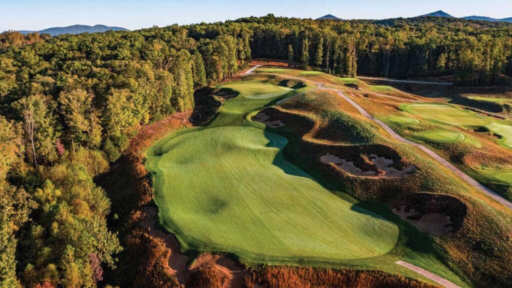 THE FIENDISHLY DIFFICULT OPENING HOLE AT VIRGINIA’S BALLYHACK GOLF CLUB