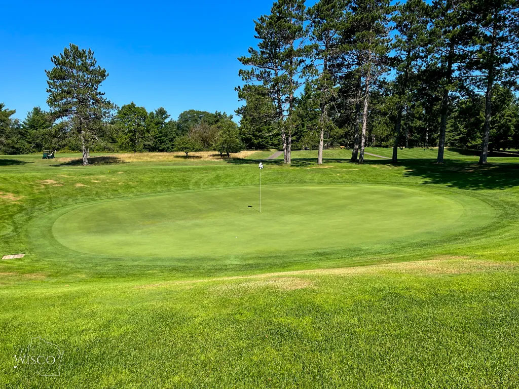 The sunken punchbowl fourth is a great opportunity for a birdie or even an ace
