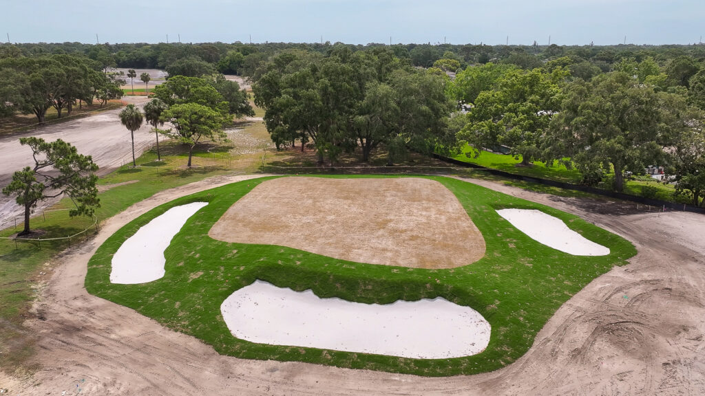 6th Green with 'Shark's Mouth' bunkers