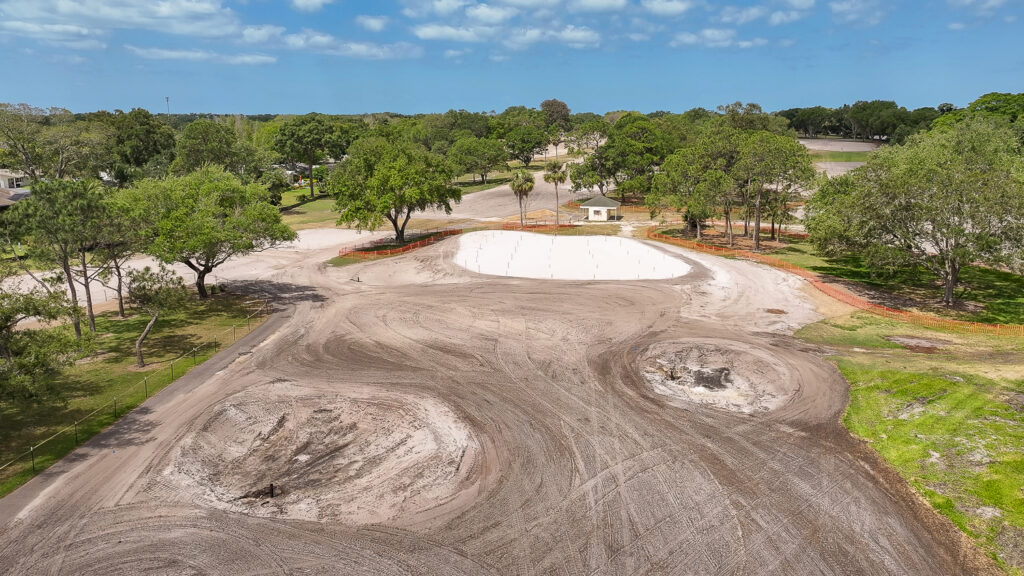 Par-4 features bunkers fronting its putting surface