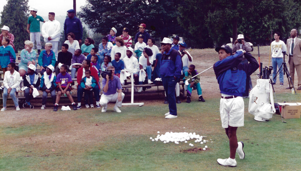 Tiger & Earl Woods at Jefferson Park in 1992 (courtesy of Jeff Shelley)